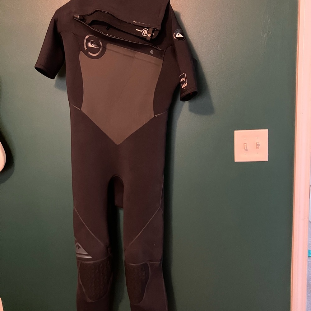 Quiksilver Women’s wetsuit - 2 mil performance short sleeve